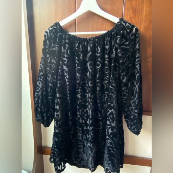 NWT Urban Outfitters Ecote Velvet Off-The-
Shoulder Mini Dress in Black (Size:S) - Picture 9 of 11